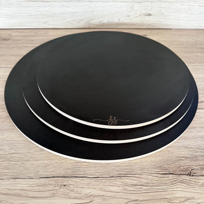 Hrubý 8 mm podnos kruh s gravírom - Čierny