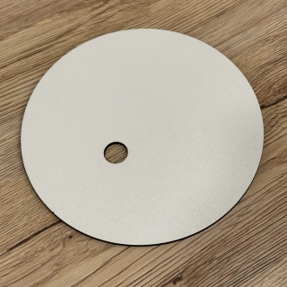 Medzipodložka s vyosenou stredovou dierou na tancujúcu tortu